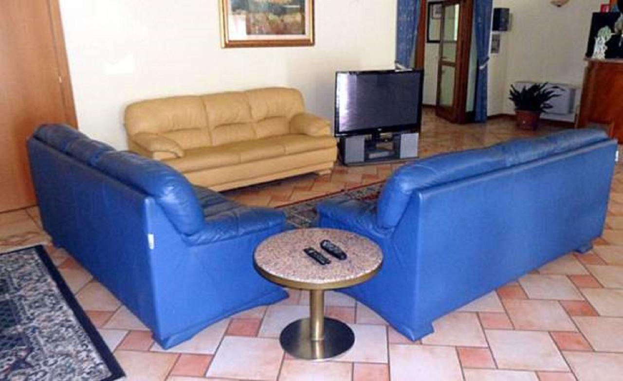 Hotel Lory Ficarolo Экстерьер фото
